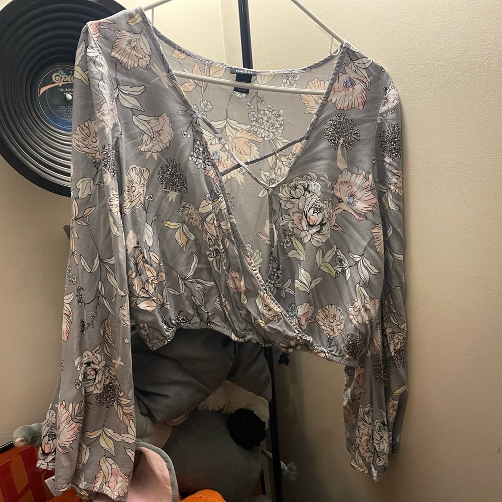 Rue 21 long sleeve crop top